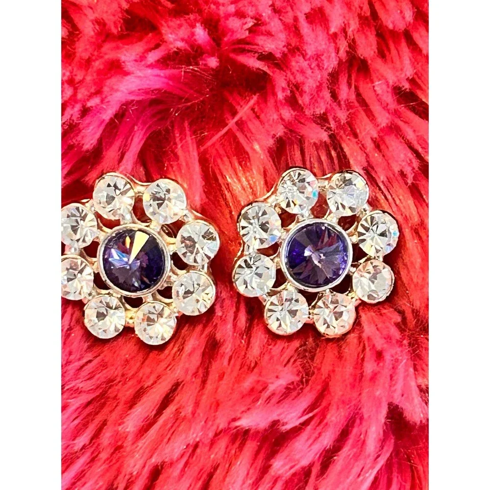 Flower rhinestone Earrings in clear and purple for pierced ears